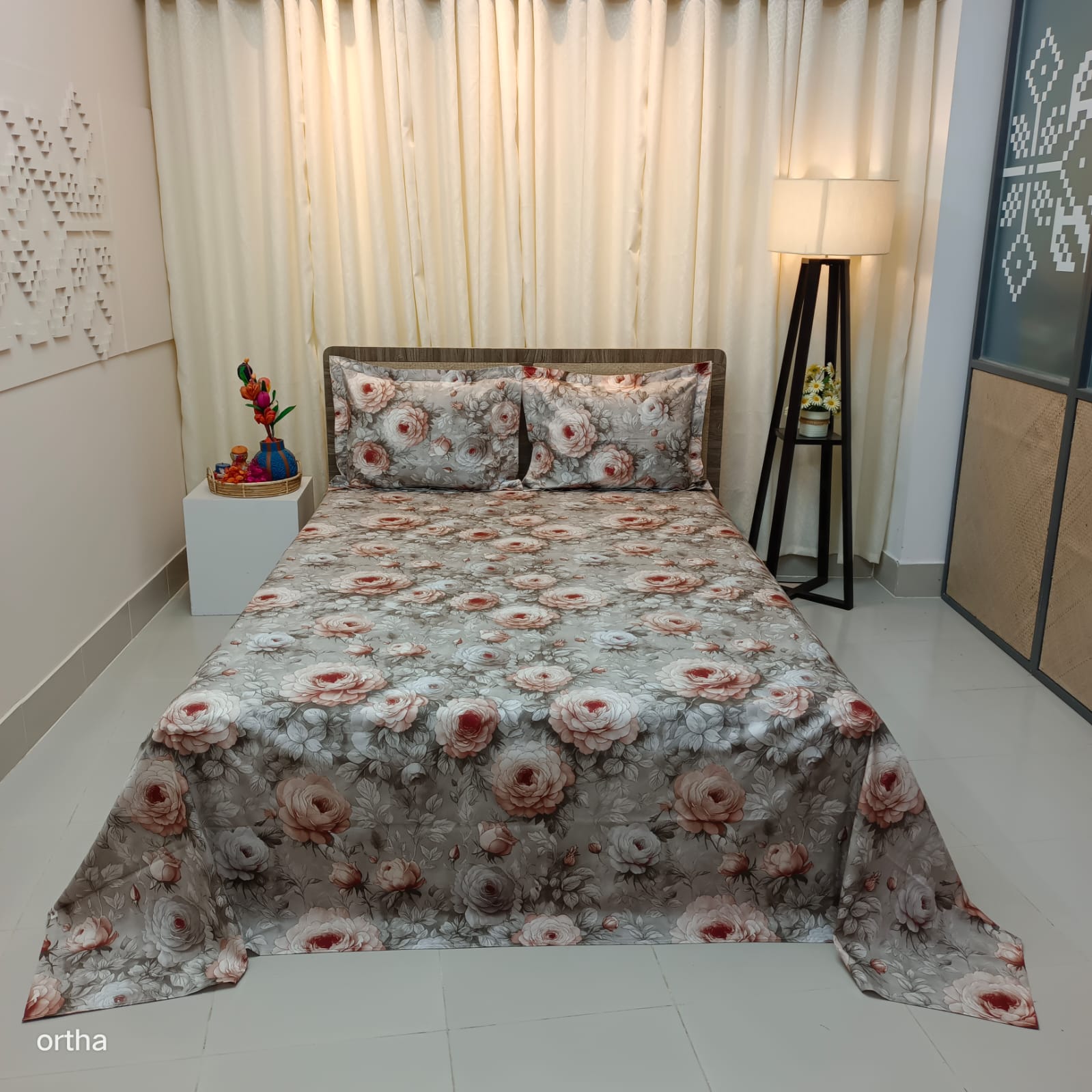 30/30 Count Luxury Exclusive Ortha Bedsheet – King Size – 3 Pecs Set – Painting Rose
