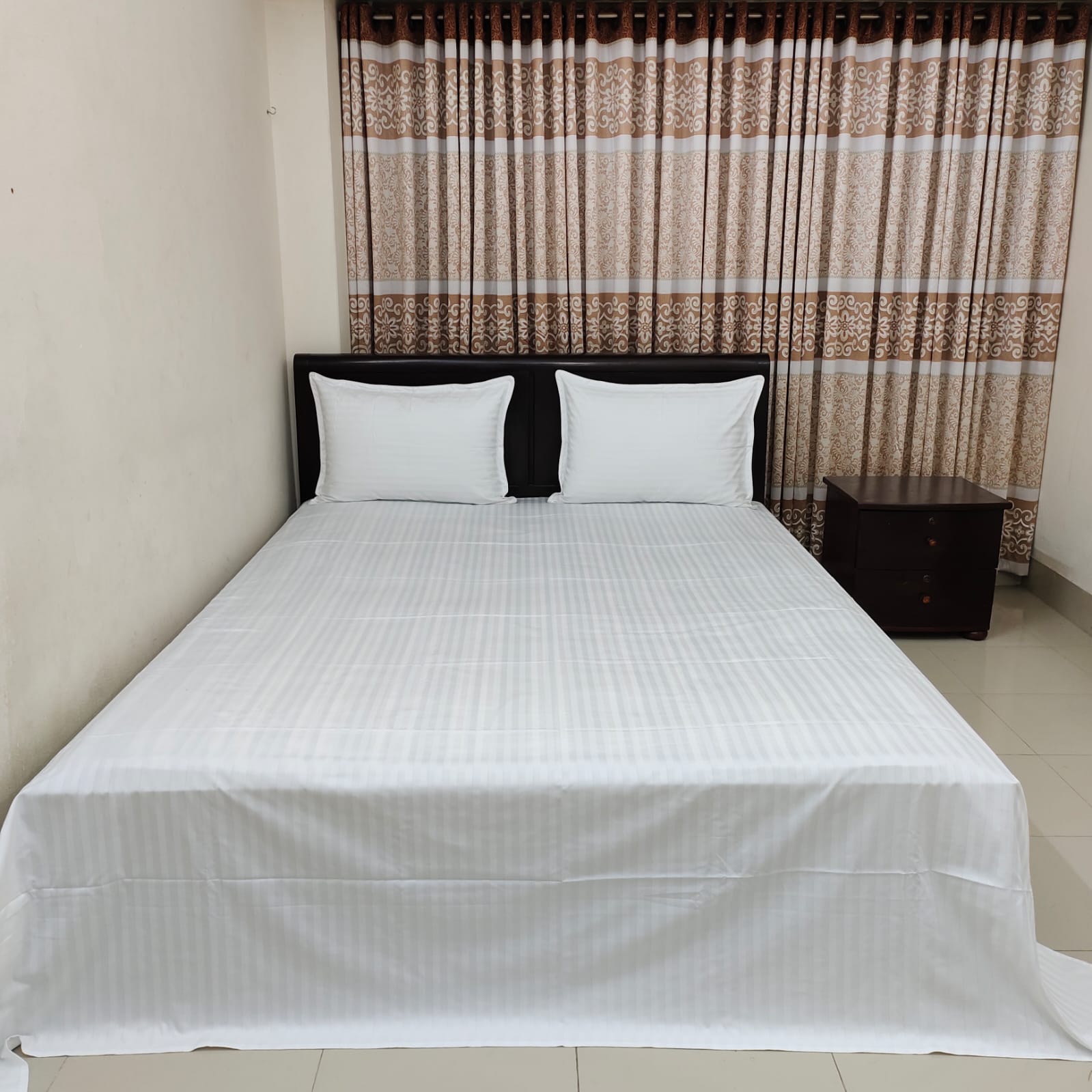 Super King Size Five Star Hotel Quality Ortha Reverse Satin Bedsheet (White Strip)