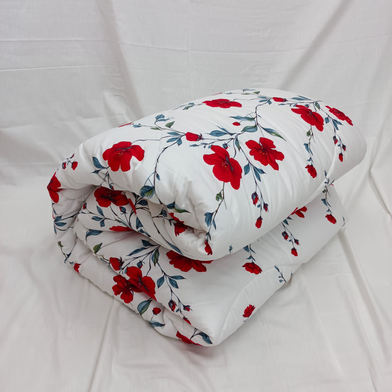 Finest Quality King Size Ortha Luxury Comforter (7 X 7.5 Feet) - Feather Touch Padding - Red Spalsh