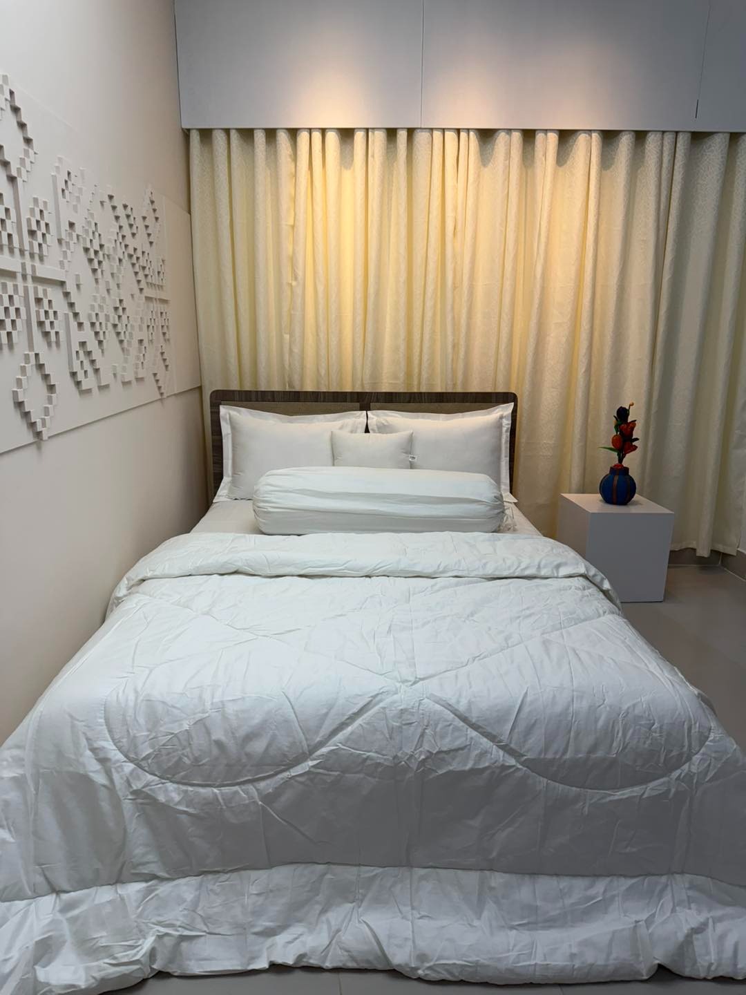 Finest Quality Super King Size Ortha Luxury Comforter (7 X 7.5 Feet) – Feather Touch Padding – Solid White