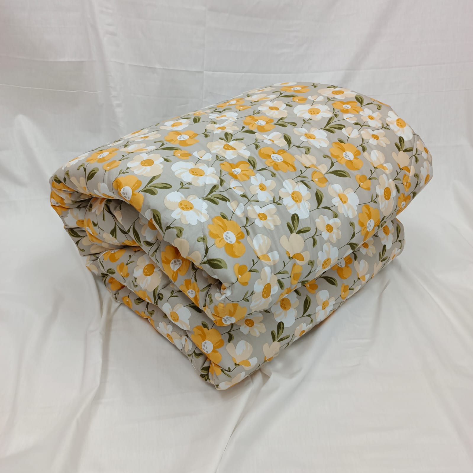 Finest Quality Super King Size Ortha Luxury Comforter (7 X 7.5 Feet) – Feather Touch Padding – Cosmos Cream